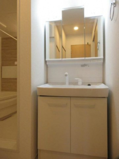 明るい洗面所です