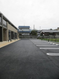 車をお持ちの方に嬉しい駐車場付きの物件です