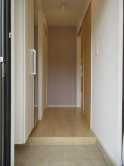 明るい玄関です