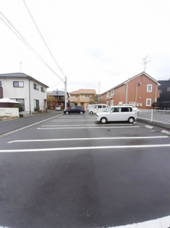 車をお持ちの方に嬉しい駐車場付きの物件です