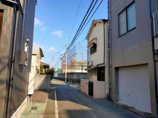 西側道路：松山市道　清水６６号線