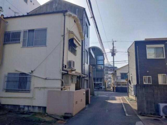 西側道路：松山市道　清水６６号線