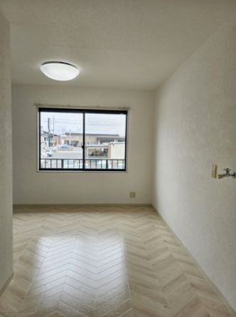 ヘリンボーン柄のおしゃれな床です！