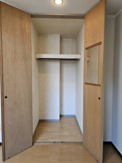 天井まであるクローゼット収納です