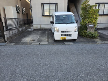 駐車場も2台分ですがあります。