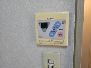 温度設定が出来る給湯リモコン付きです