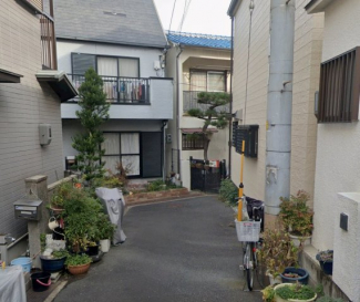 青い屋根の物件です。