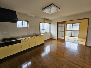 3口ガスコンロのシステムキッチンです