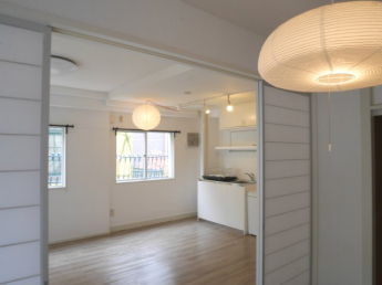 こちらの居間で趣味の時間をお楽しみください