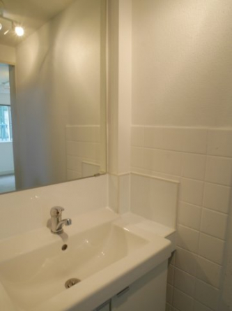 独立洗面化粧台が付いています