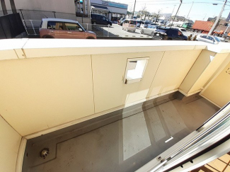 外からの目が気にならないバルコニーで洗濯物が干せます