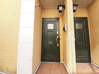 落ち着いたエントランスです