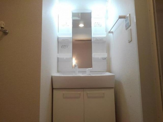 コンパクトで使いやすい洗面所