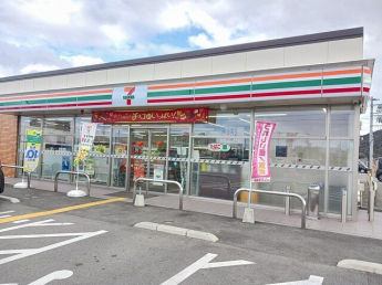 セブンイレブンまで1300m