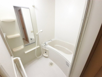 落ち着いた空間のお風呂です