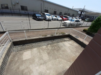 落ち着いた時間を過ごせるバルコニーです