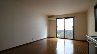 ゆったり過ごせる居間です