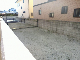 広々専用庭、お子様の遊び場にどうぞ。