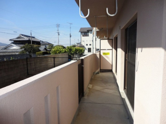 ベランダ3部屋分あるので広いです。南向きで日当たり良好