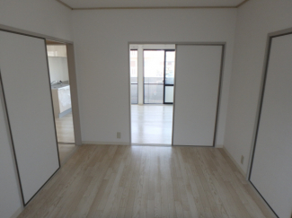 東から爽やかな朝日が射し込みます