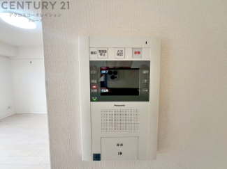 訪問者が来たときにテレビ画面で確認できるため、安心してドアを開けられます。録画機能があるものもあり、留守中に来訪者を記録しておくことができます。利便性が高く、セキュリティ面でも安心です。
