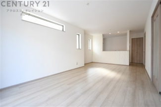 リビングダイニングは家族や友人とのコミュニケーションを楽しむ場所でくつろぎながら食事や会話を楽しめ、多目的に利用できリラックスできる空間です。家庭内の中心として機能し、快適な生活をサポートします。