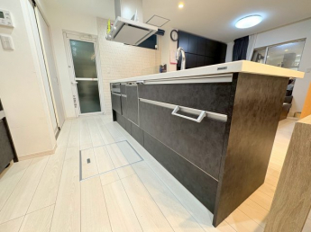 アイランドキッチン採用