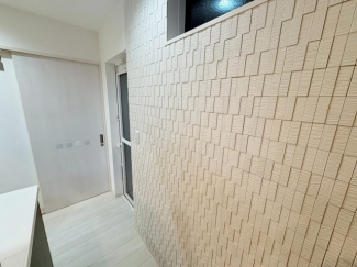 リビング壁面エコカラット採用