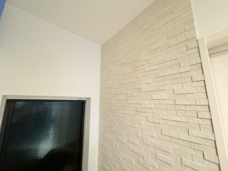 玄関壁面エコカラット採用