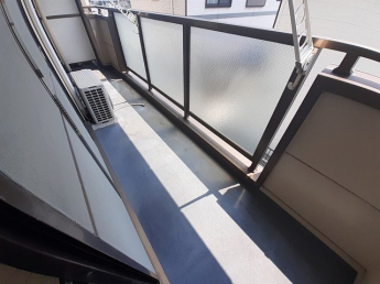 外からの目が気にならないバルコニーで洗濯物が干せます