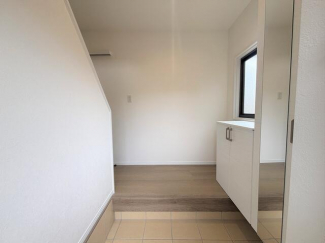 【リフォーム完了】玄関床タイルは新しく貼り替えました。