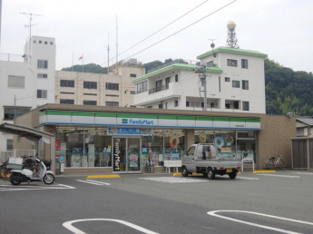 ファミリーマート八幡浜昭和通店まで525m