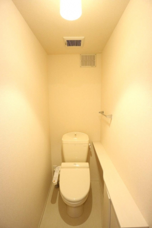 コンパクトで使いやすいトイレです