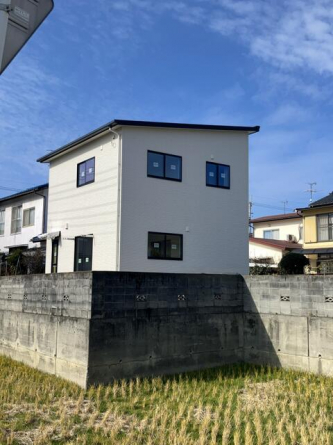 建物正面（南側）　完成待ち