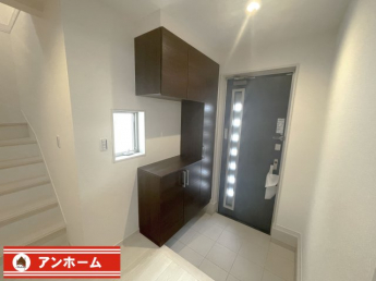 シンプルで使いやすい玄関です