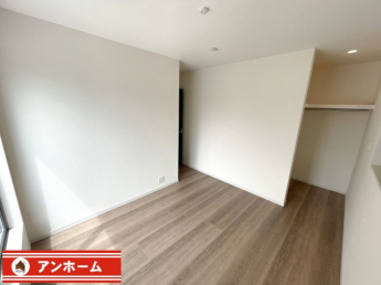 使い勝手のいい洋室です