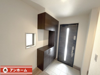 ゆったりとした玄関です