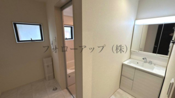 独立洗面台、朝の身支度には欠かせません