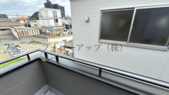 外からの目が気にならないバルコニーで洗濯物が干せます