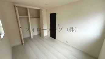 ゆったりした洋室です