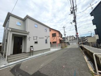 前面道路含む現地写真です