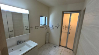 独立洗面台あり、毎朝おしゃれに忙しい女性の方におすすめです