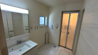 独立洗面台あり、毎朝おしゃれに忙しい女性の方におすすめです