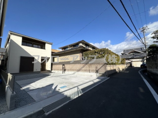 前面道路含む現地写真です