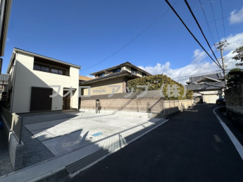 前面道路含む現地写真です