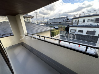 お洗濯にも便利なバルコニー付き