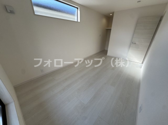 スタンダードな洋室です