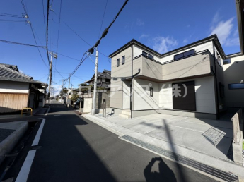 前面道路含む現地写真です