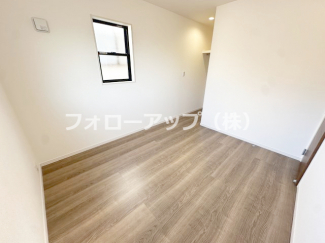 ゆったりした洋室です