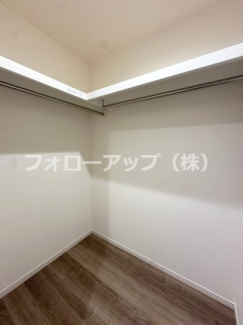 使い勝手のいい洋室です